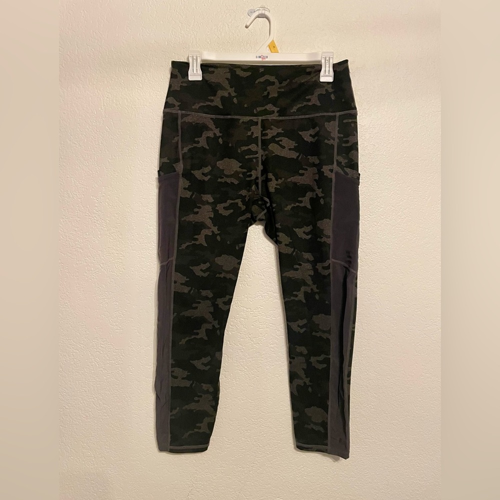 Power hold by Fabletics- Gray/Black Camo Capri Leggings with pockets
